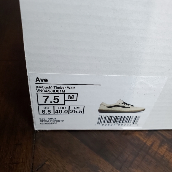 Vans Ave Nubuck Timber Wolf Men Size 7.5, Equivalent to Women Size 9 - Picture 10 of 10